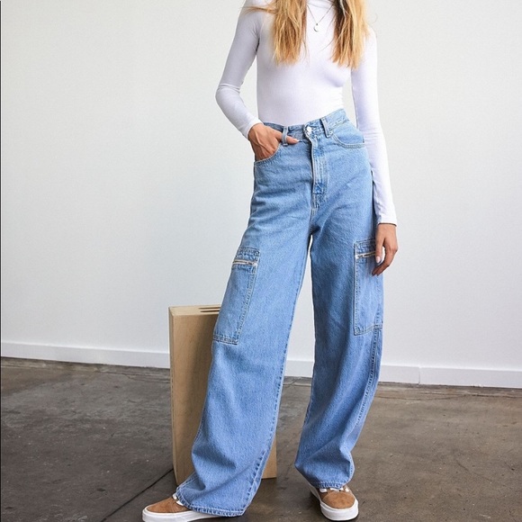 Leviβs High Loose Cargo Jeans NWT Size 28 - Picture 8 of 16